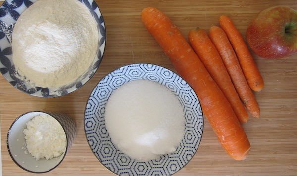 Zutaten für süßen Karottenkuchen